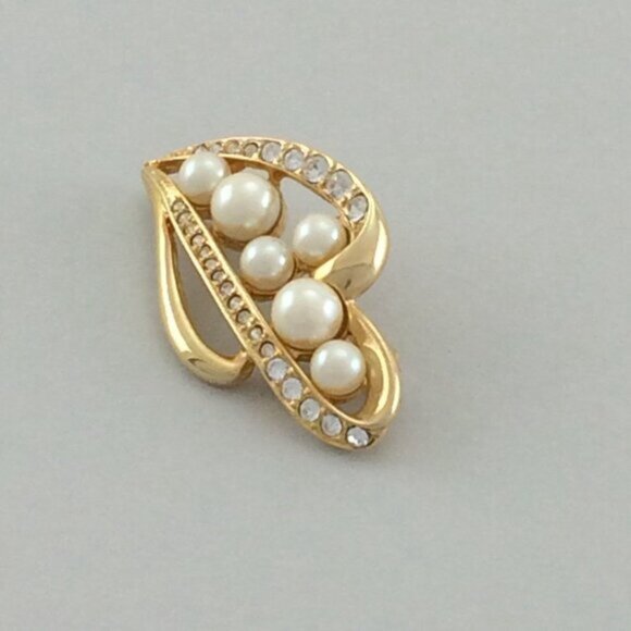 Vintage Signed Richelieu Brooch Pin Goldtone Metal Faux Pearls Rhinestones - Picture 4 of 9